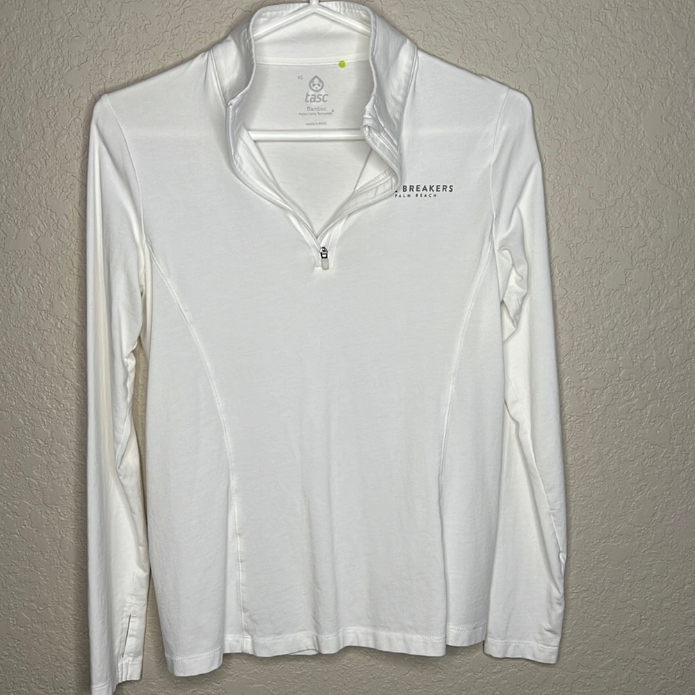 tasc “the breakers palm beach” pullover XS perfect